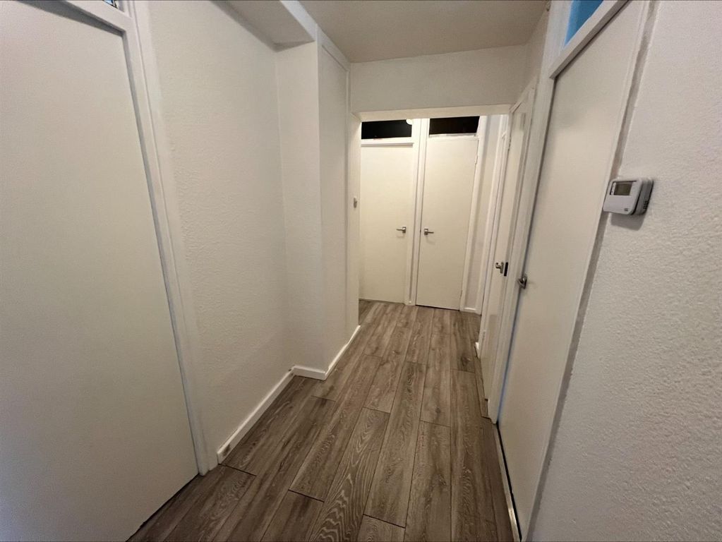 Property photo 3 of 7 Hallway