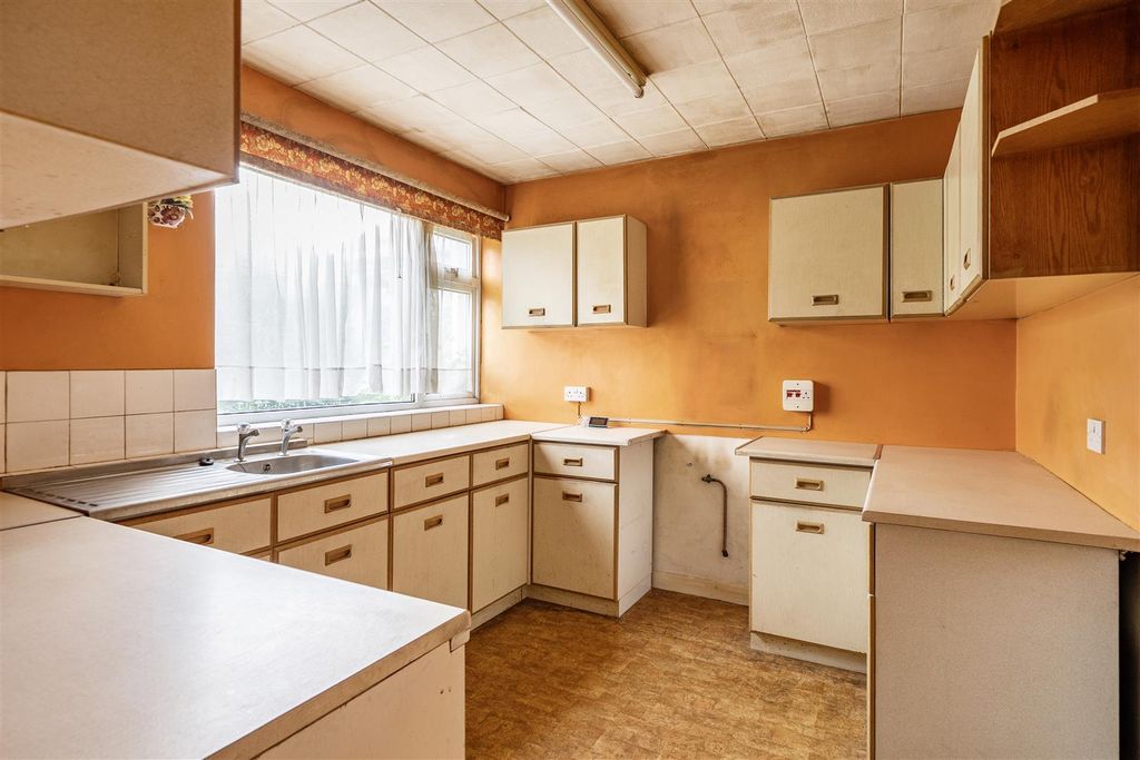 Property photo 2 of 10 Kitchen.Jpg