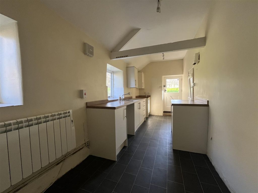 Property photo 2 of 10 Kitchen
