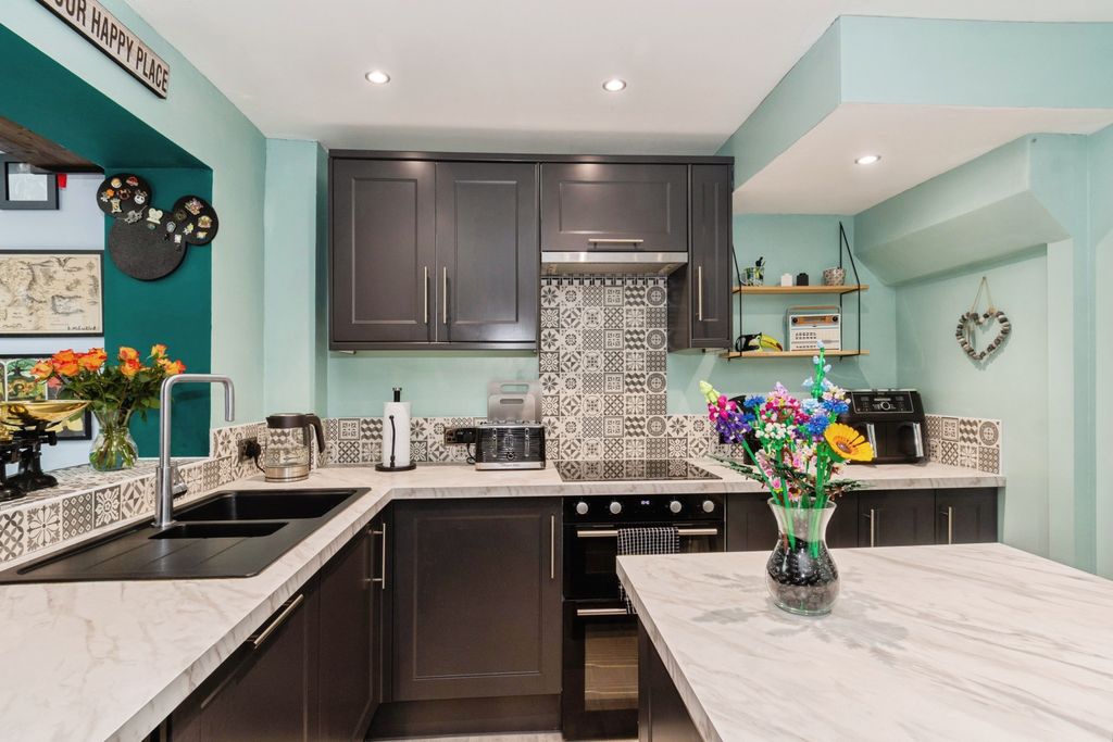 Property photo 2 of 18 Kitchen