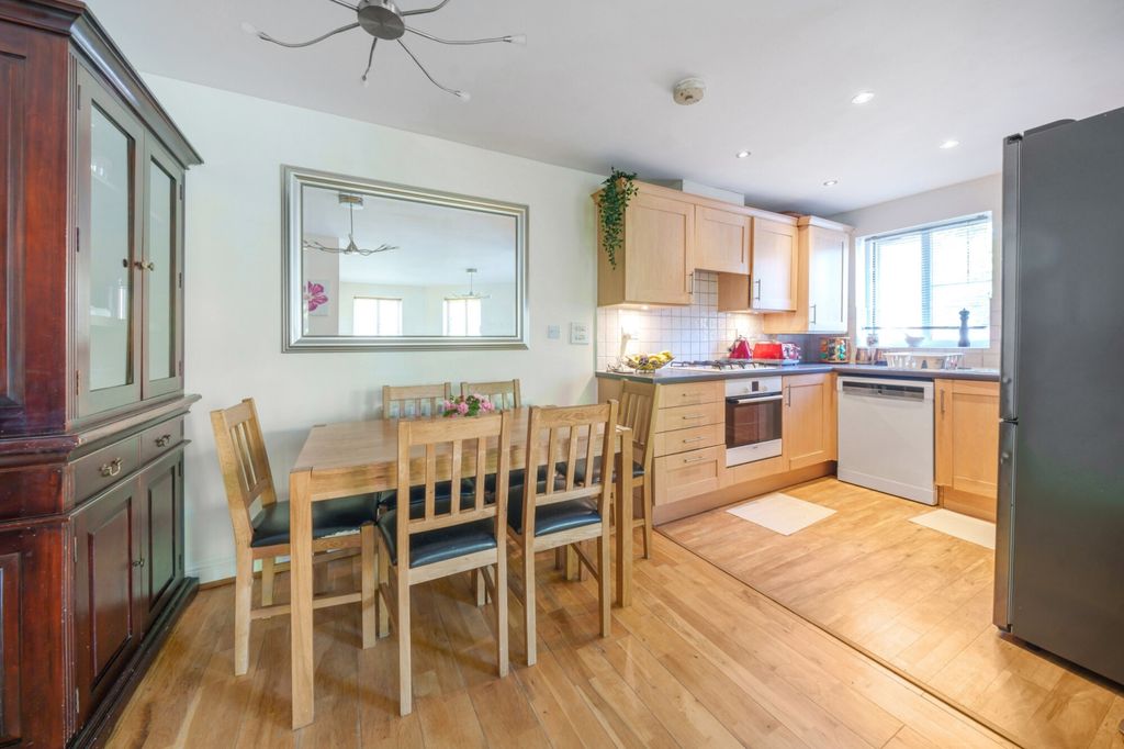 Property photo 3 of 18 Kitchen