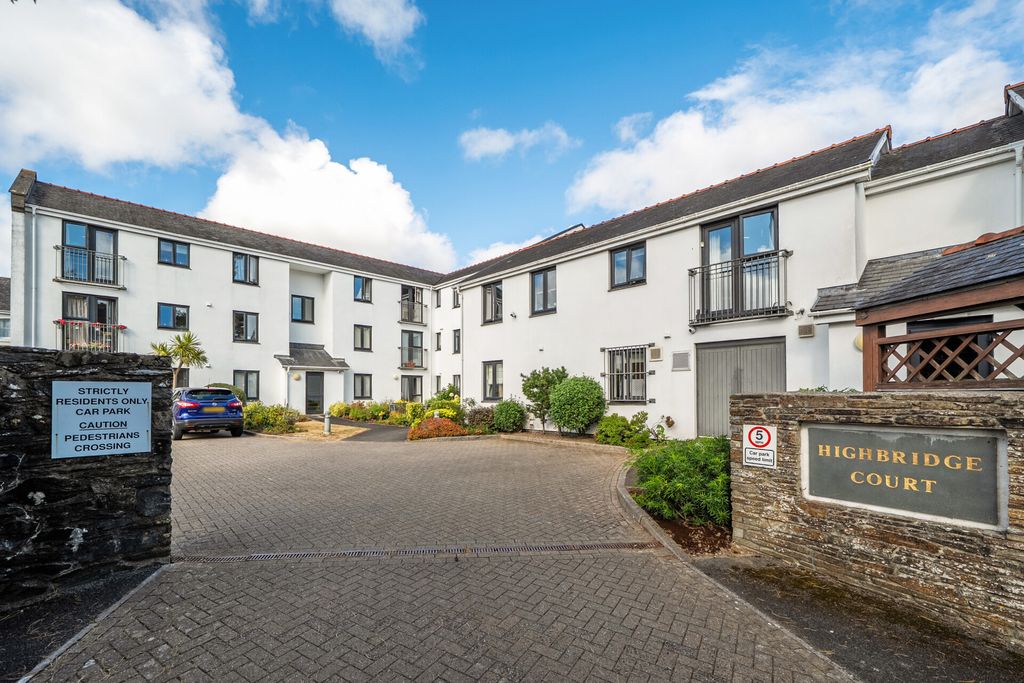 Property photo 1 of 15 Highbridge Court