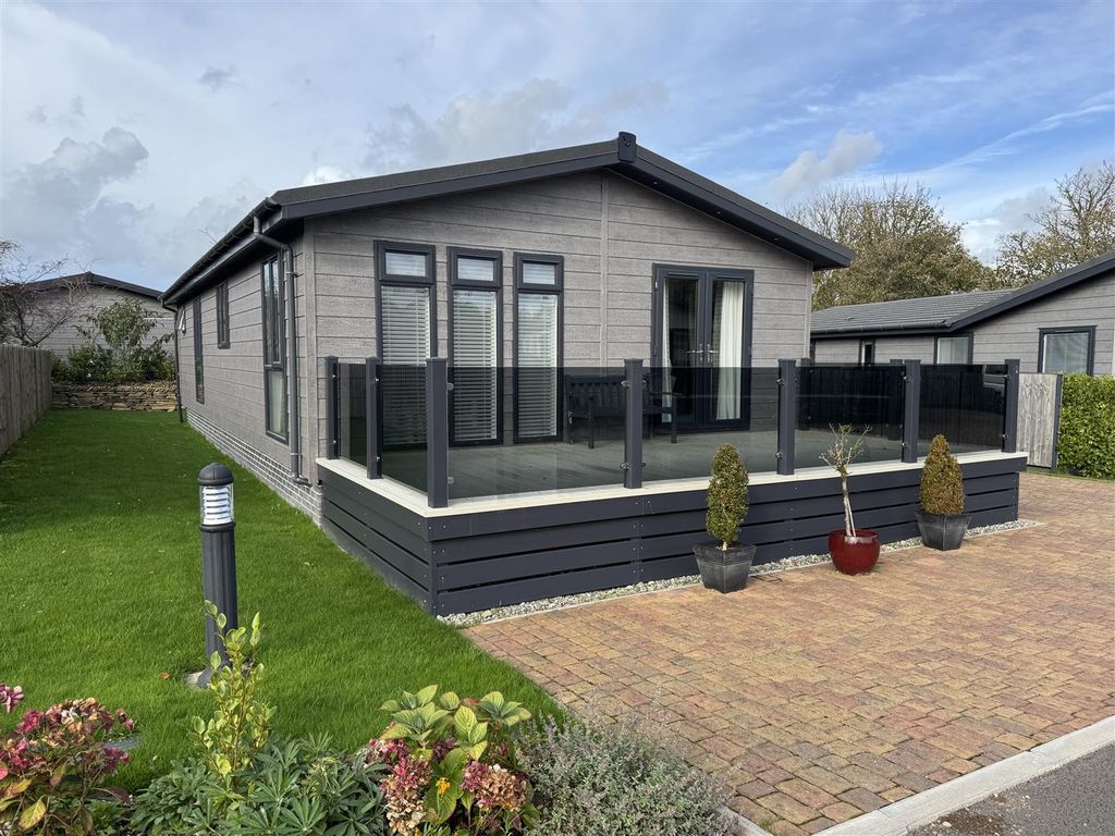 Property photo 1 of 17 Front