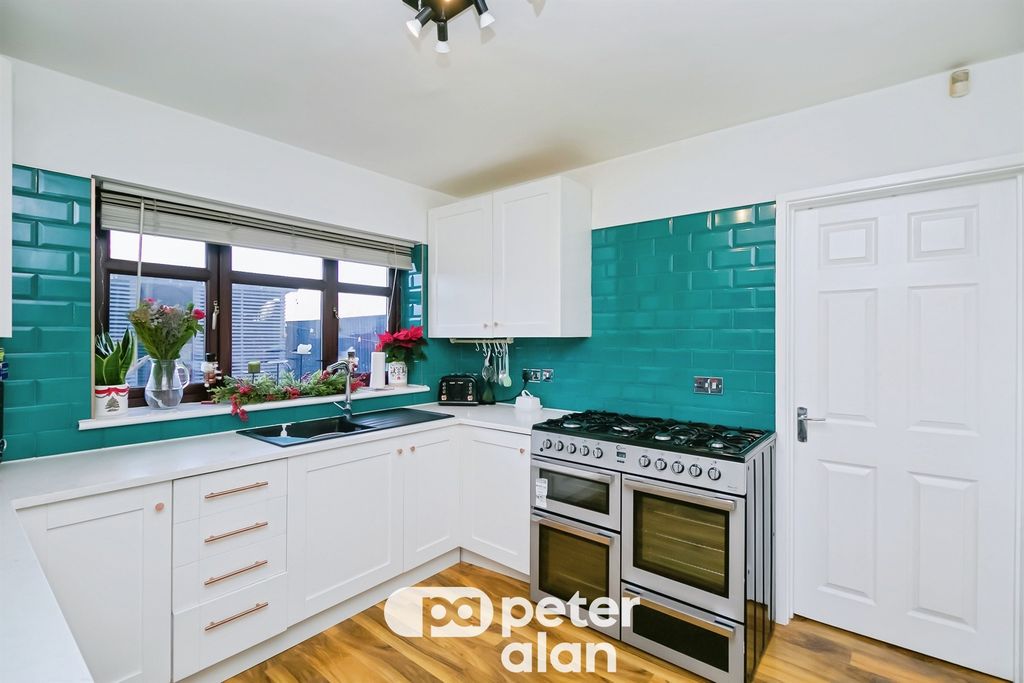 Property photo 2 of 27