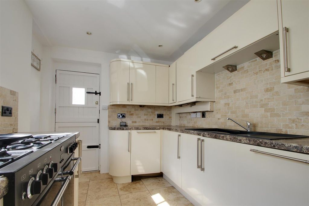 Property photo 3 of 14 Kitchen