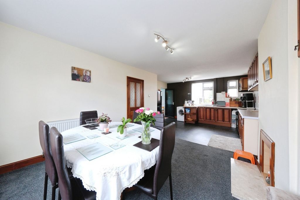 Property photo 2 of 18 Dining Room/Kitchen