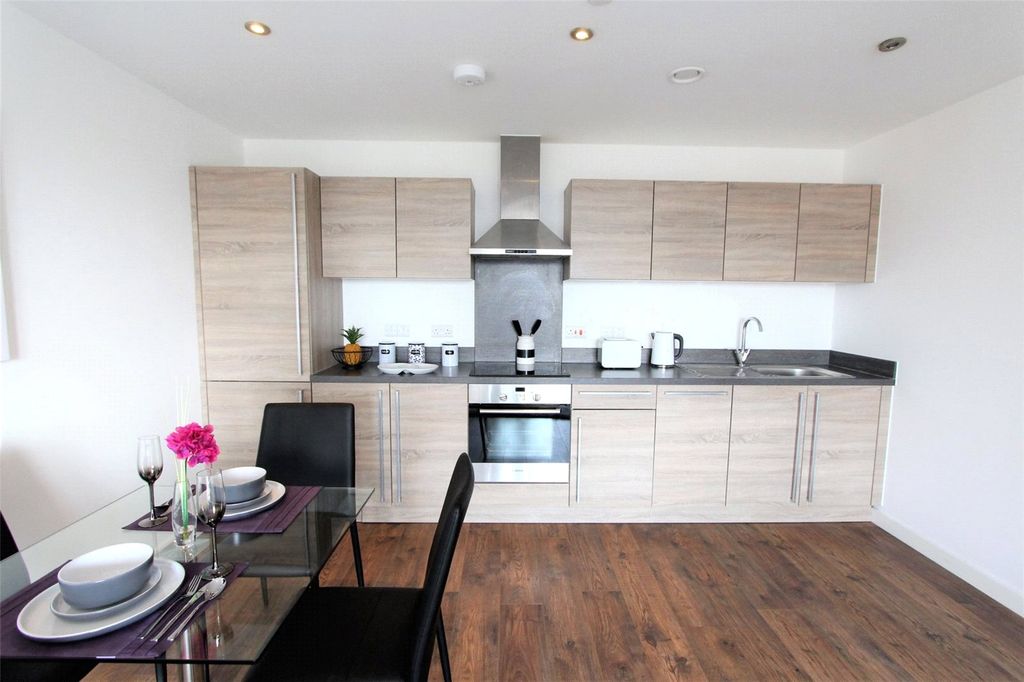 Property photo 3 of 8 Picture No. 13