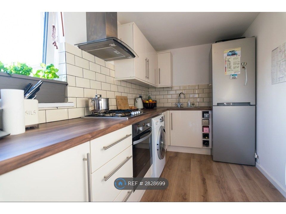 Property photo 2 of 5 Kitchen