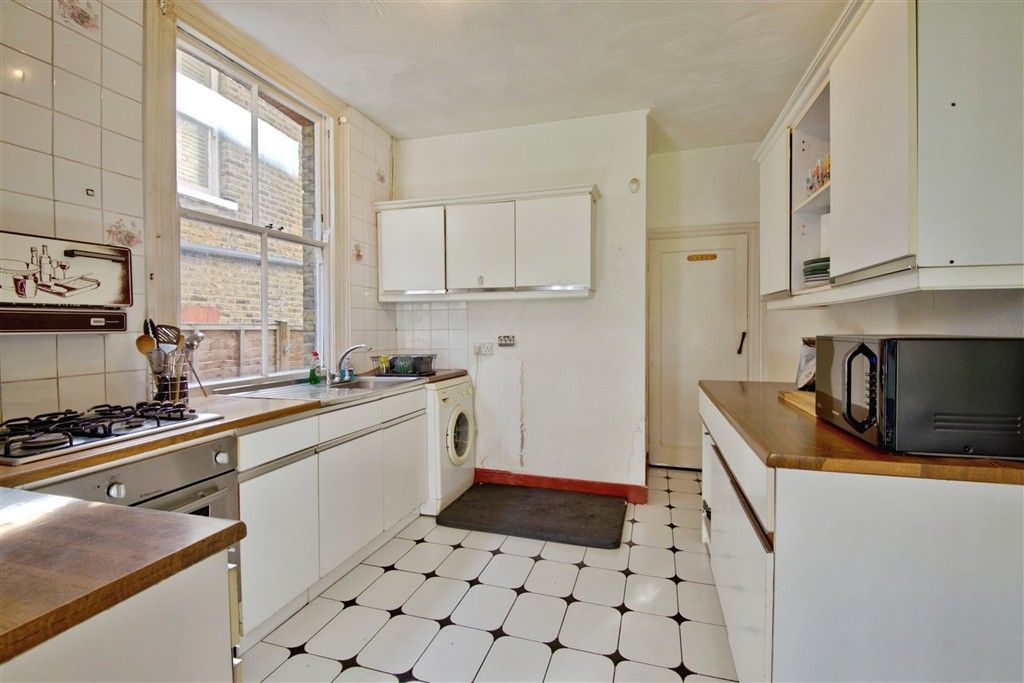 Property photo 3 of 9 Kitchen