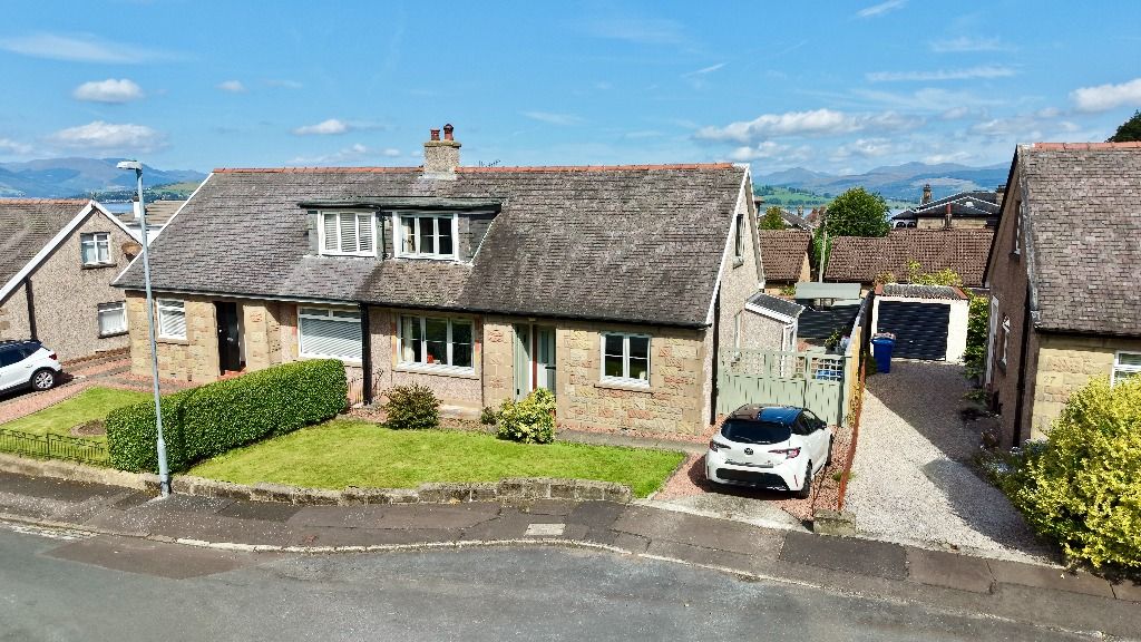 Property photo 2 of 31