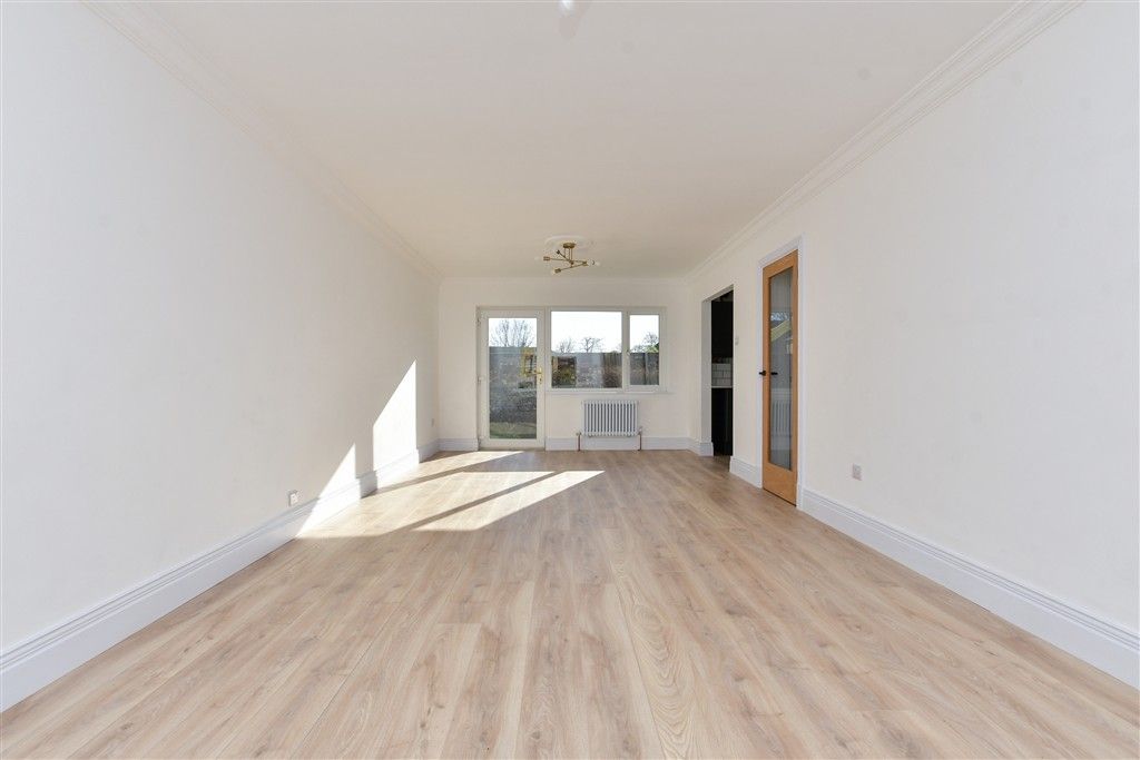 Property photo 2 of 11 Lounge/Diner