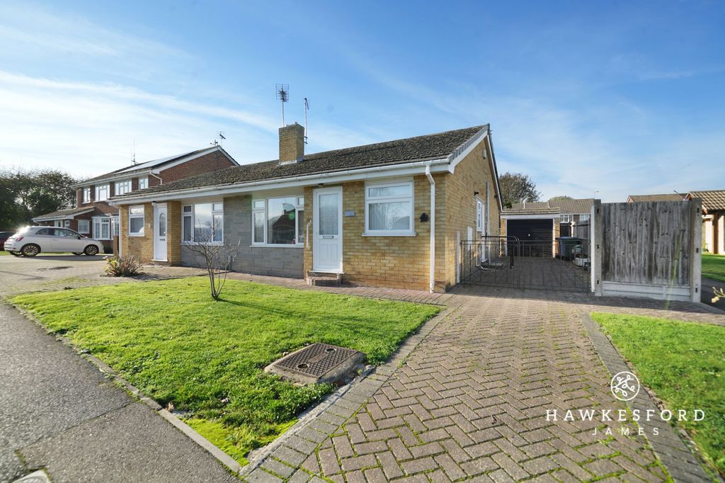 Property photo 1 of 12 Auckland Drive, Sittingbourne - Front