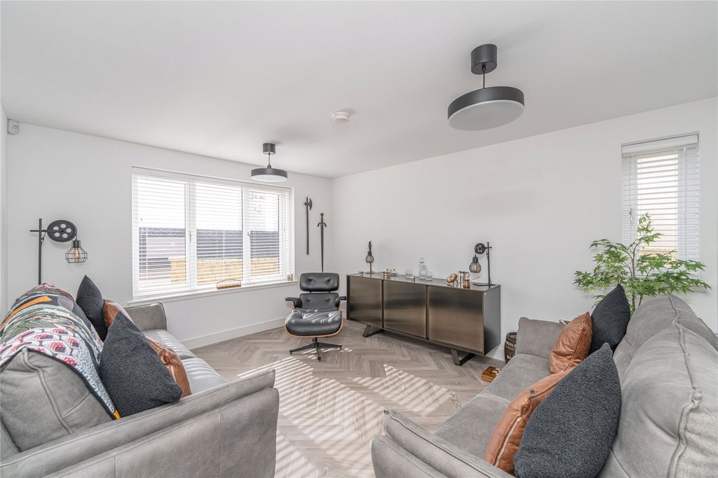 Property photo 2 of 38 Lounge