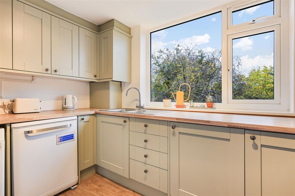 Property photo 2 of 13 Img_2811-2.Jpg