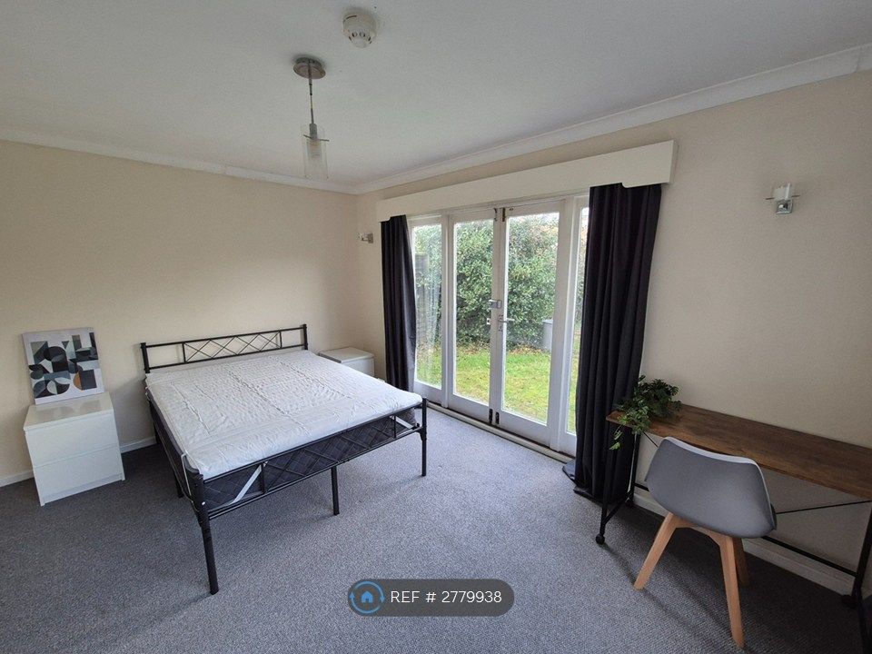 Property photo 1 of 8 Room 2