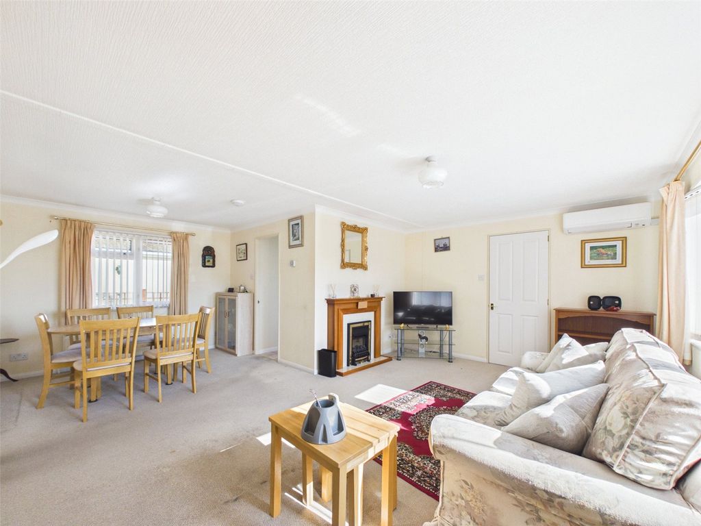 Property photo 3 of 16 Picture No. 24