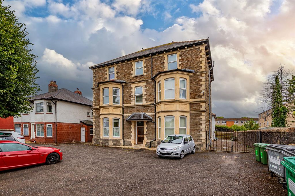 Property photo 1 of 11 Station Road 75, 6 (11 Of 12).Jpg