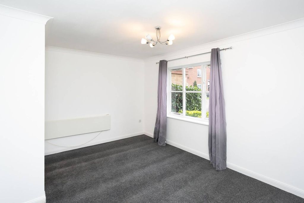 Property photo 3 of 11