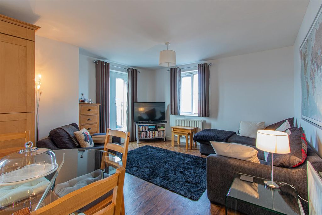 Property photo 2 of 10 Ffordd James Mcghan 119-11.Jpg