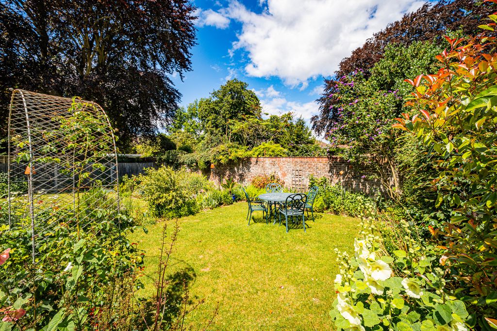 Property photo 3 of 18