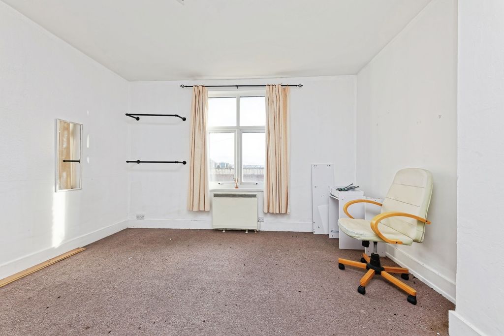 Property photo 3 of 20 Pbox-Img.Jpg