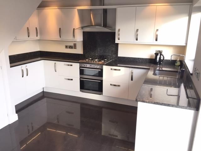 Property photo 3 of 9 Kitchen