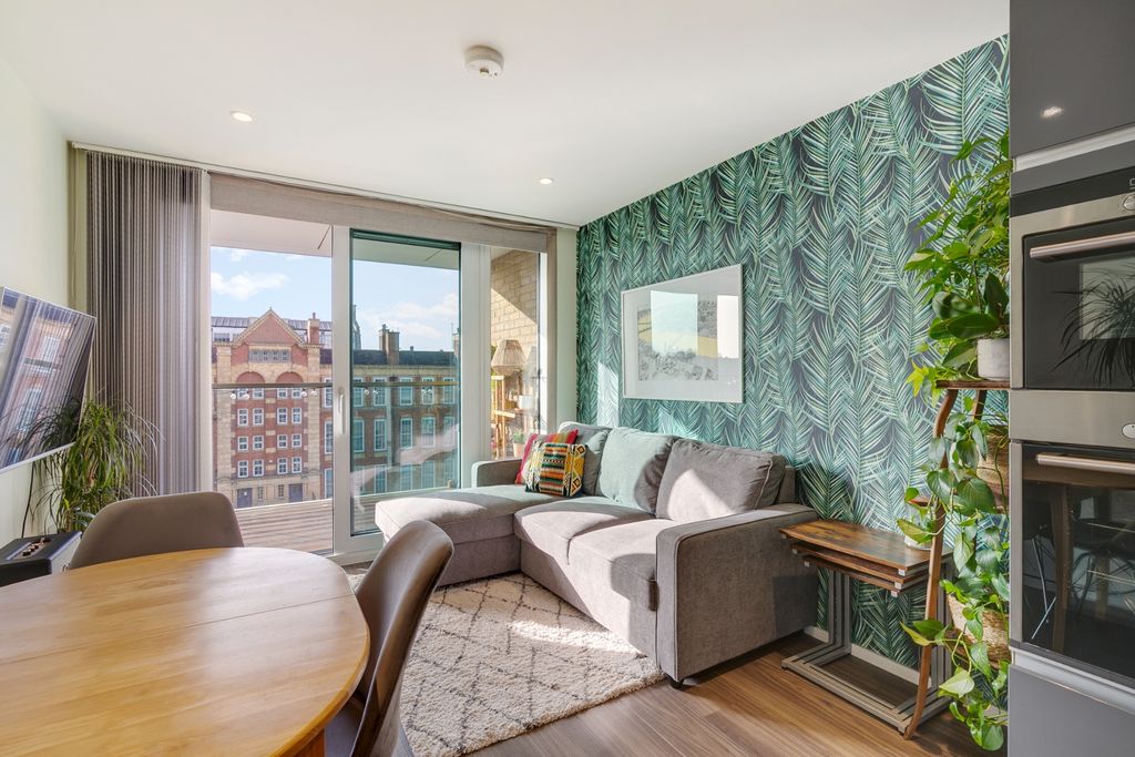 Property photo 1 of 14 Photo 8