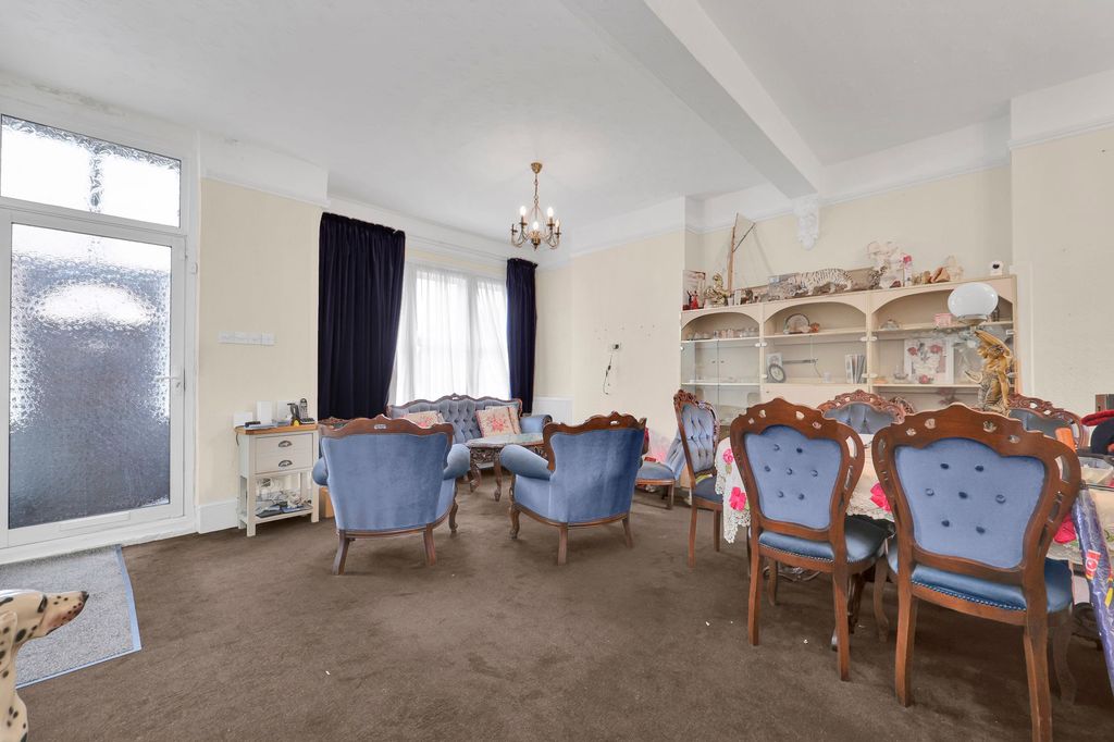 Property photo 3 of 23
