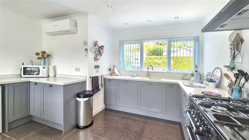 Property photo 3 of 33 Picture No. 23