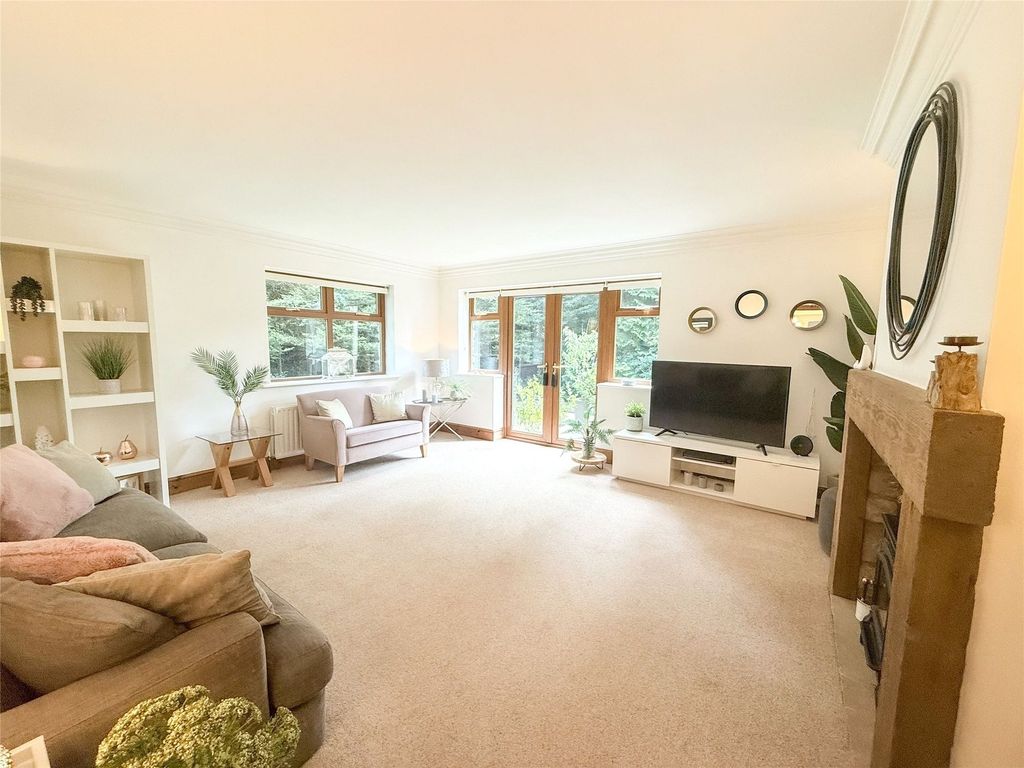 Property photo 2 of 15 Formal Lounge