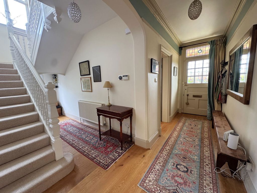 Property photo 2 of 31