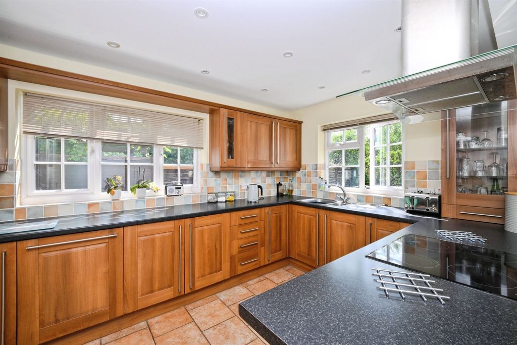 Property photo 2 of 16