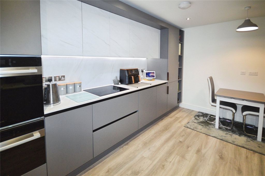 Property photo 3 of 25 Kitchen/Dining Room