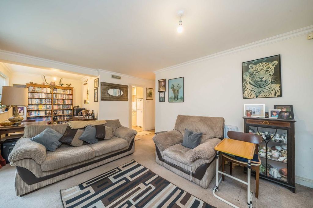 Property photo 2 of 6