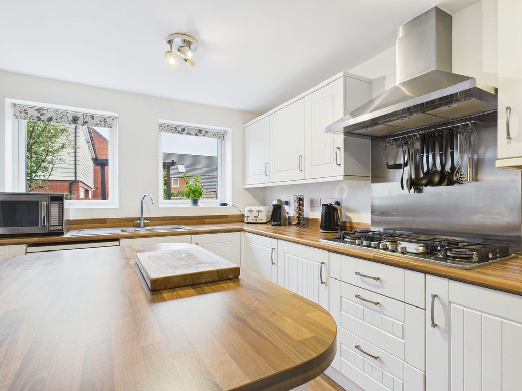 Property photo 3 of 25 Kitchen/Diner