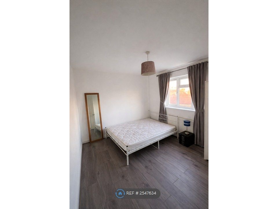 Property photo 3 of 9 Bedroom 2