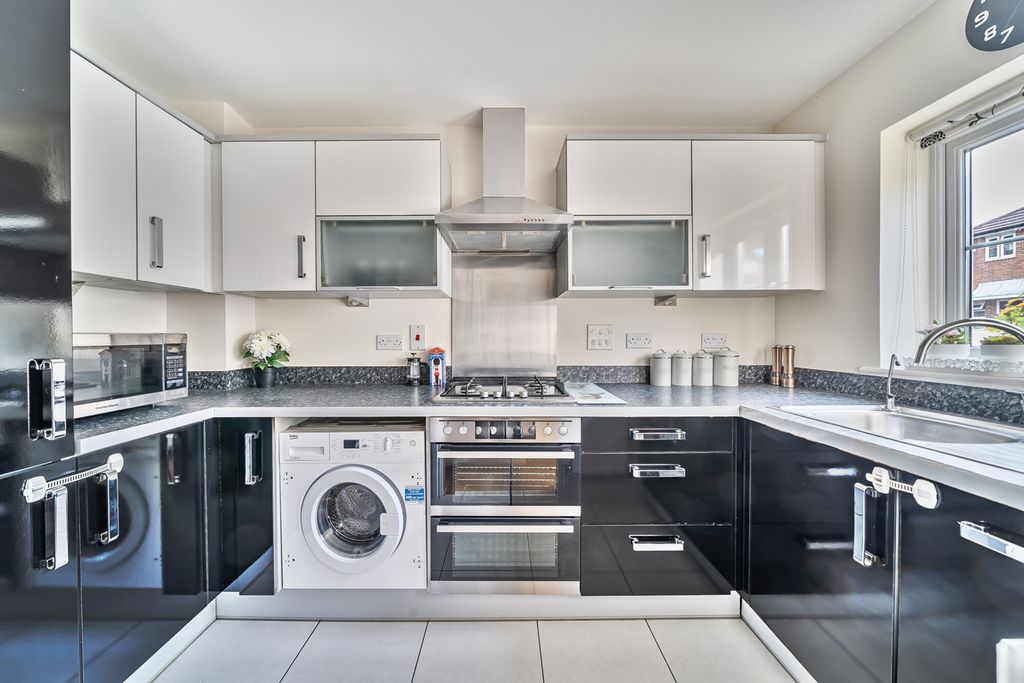 Property photo 2 of 20 1298652-6-682cd44...