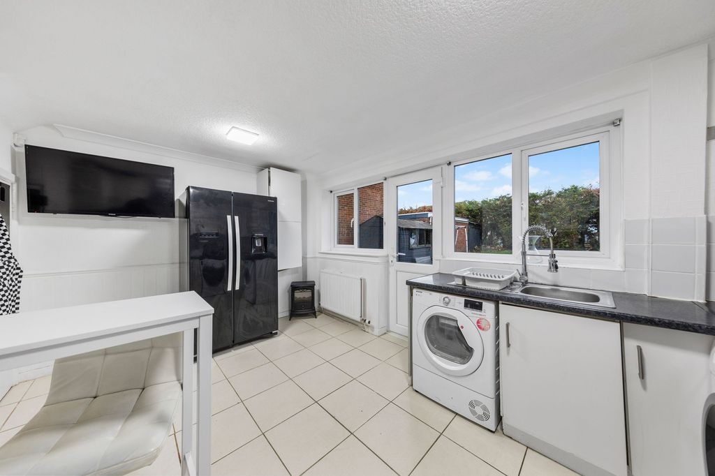 Property photo 3 of 20