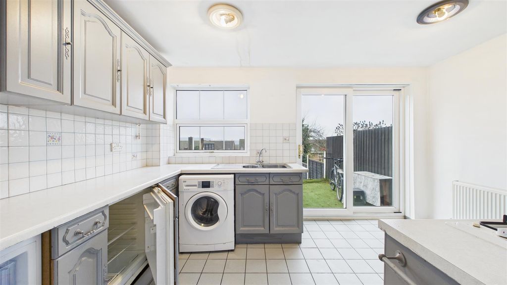 Property photo 2 of 21 Cam05101G0-Pr0110-Still012.Jpg