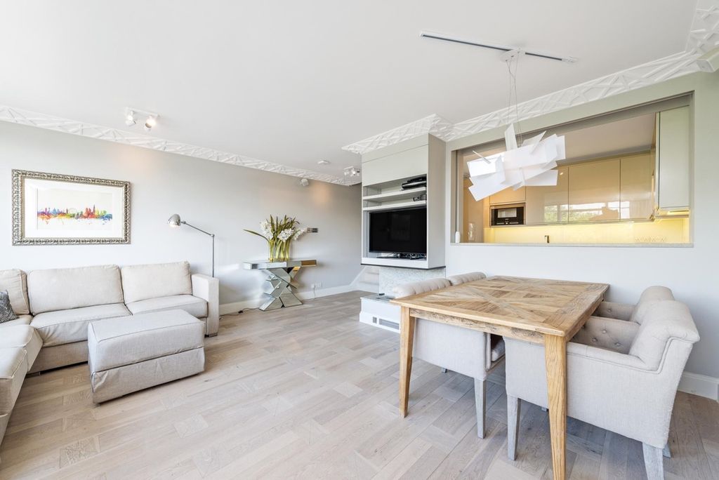 Property photo 1 of 11 Reception