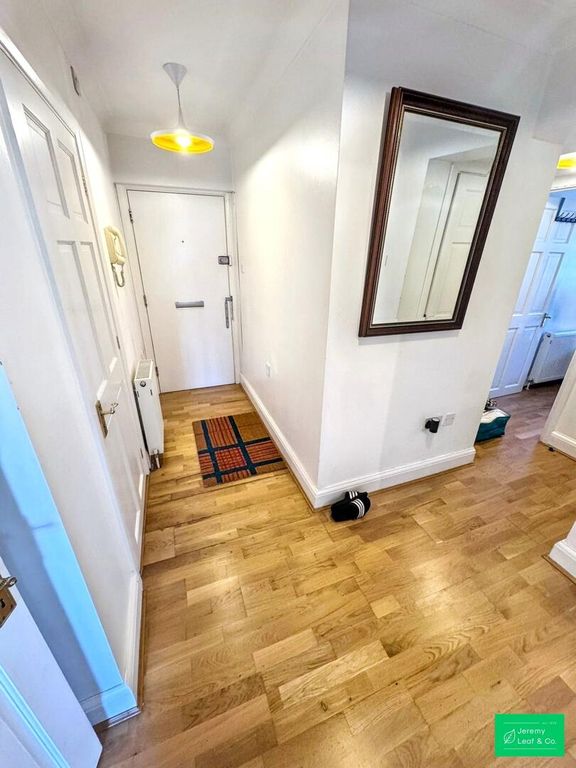 Property photo 2 of 9 Hallway