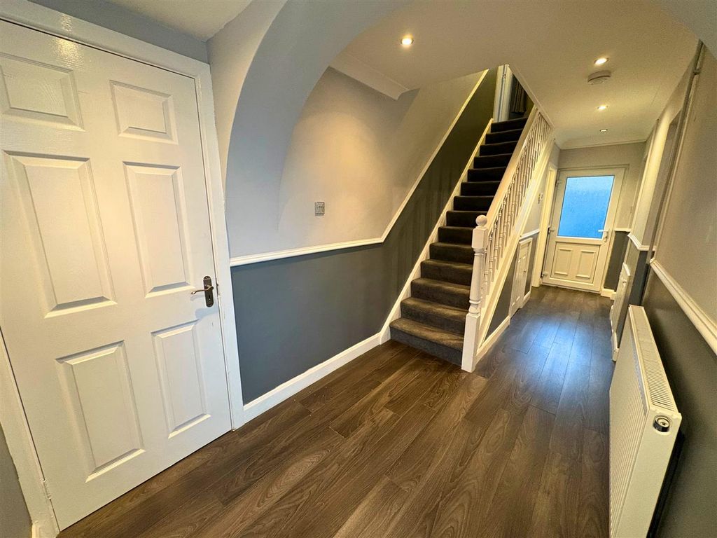 Property photo 2 of 27 Hallway