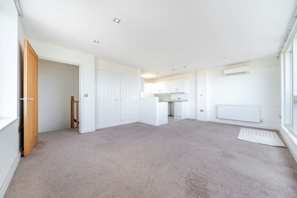 Property photo 3 of 15 1493350-11-6A50ba...