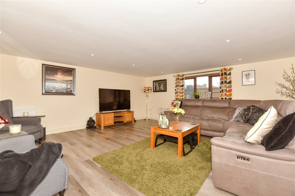 Property photo 1 of 18 Sitting Room