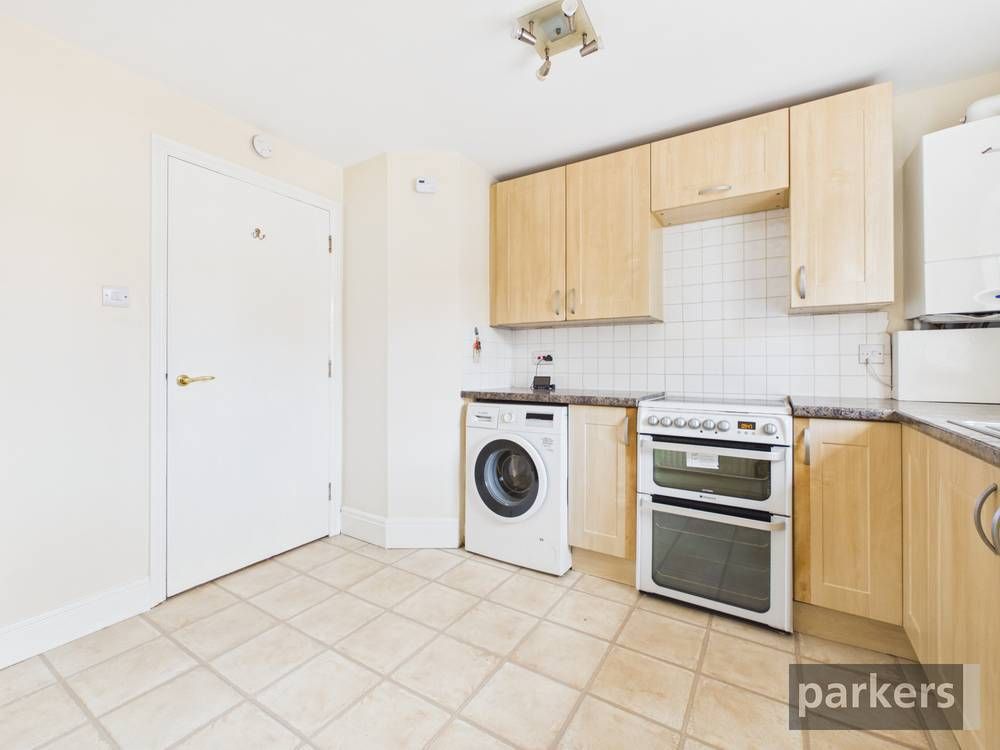 Property photo 3 of 12 Kitchen