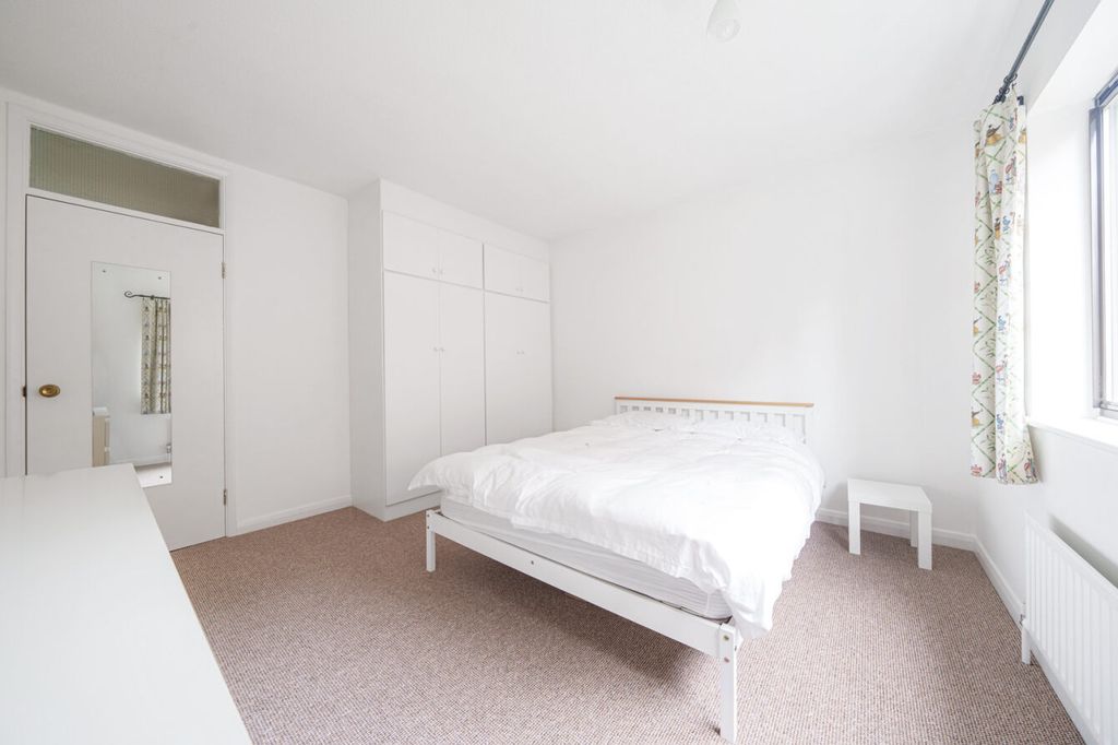 Property photo 2 of 7 Bedroom