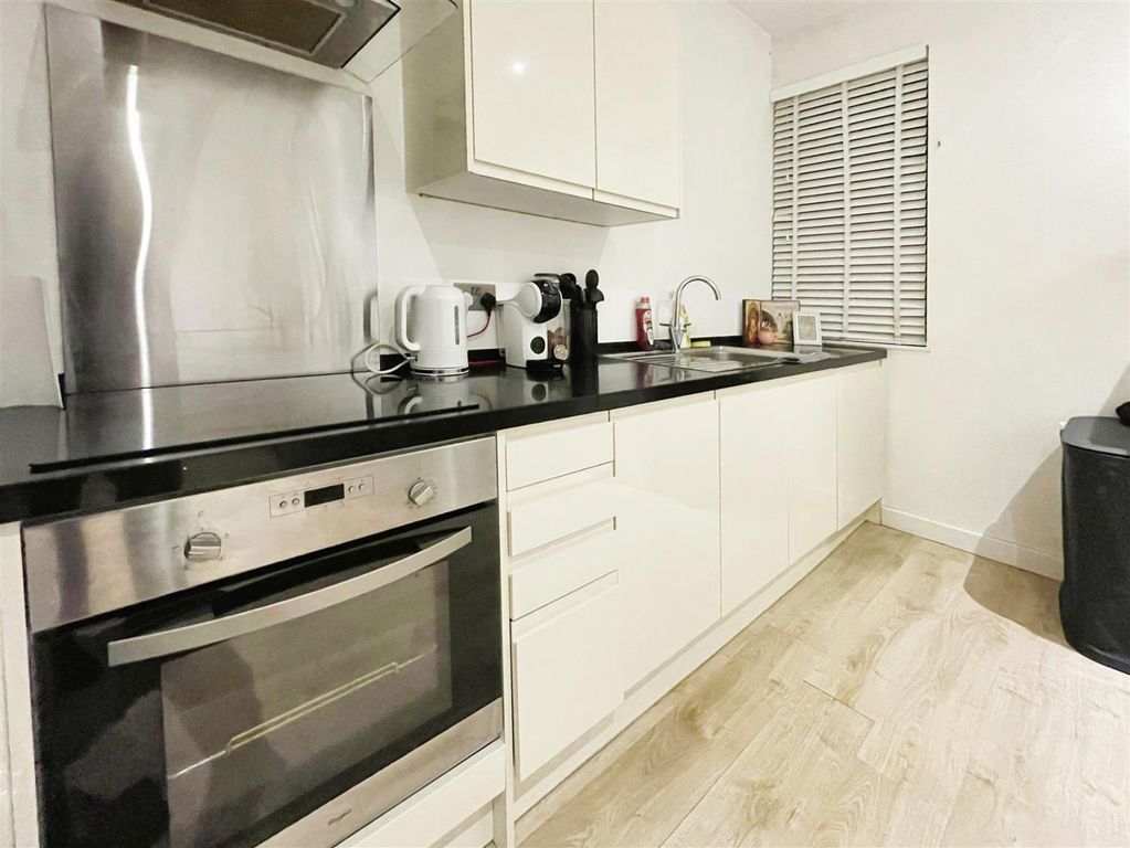 Property photo 2 of 6 Kitchen Area