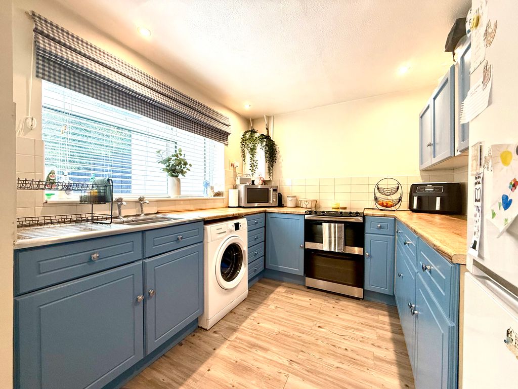 Property photo 3 of 15 Kitchen