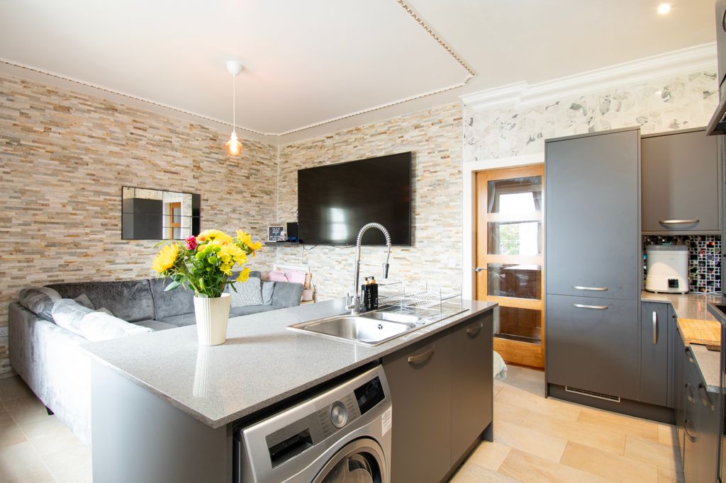 Property photo 2 of 19 Kitchen