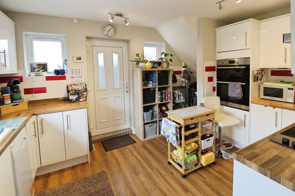 Property photo 1 of 15 Kitchen